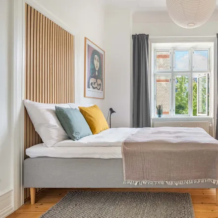 Rent this 4 bed room on City Hall Square in H.C. Andersens Boulevard, 1550 København V