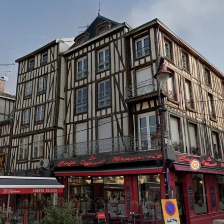 Rent this 2 bed apartment on Passage Henri Vendel in 51000 Châlons-en-Champagne, France