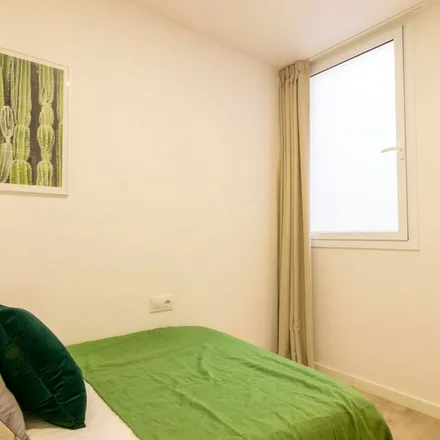 Rent this 3 bed apartment on Passatge de la Virreina in 1, 08001 Barcelona