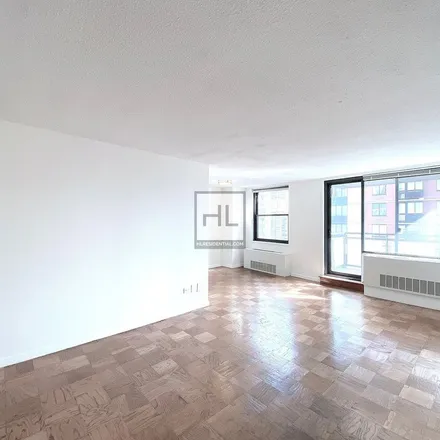 Image 5 - The Churchill, 300 East 40th Street, New York, NY 10016, USA - Apartment for rent