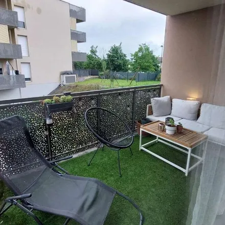 Rent this 3 bed apartment on Le Fourn'isle in 5 Place Gabriel Péri, 38080 L'Isle-d'Abeau