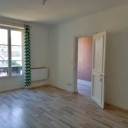 Rent this 3 bed apartment on 11 La Mussine in 77820 Le Châtelet-en-Brie, France