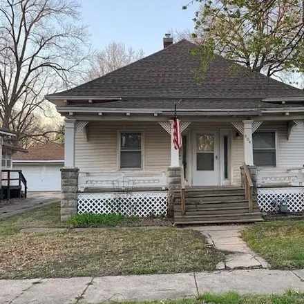 Buy this 2 bed house on 816 West 7th Street in Pittsburg, KS 66762