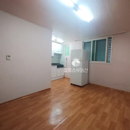 Rent this studio apartment on 서울특별시 강남구 대치동 927-9