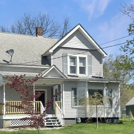 Buy this 3 bed house on 539 Lafayette Avenue in Ravenna, OH 44266