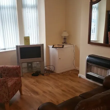 Image 4 - Abercarn Close, Manchester, M8 9AD, United Kingdom - Townhouse for rent