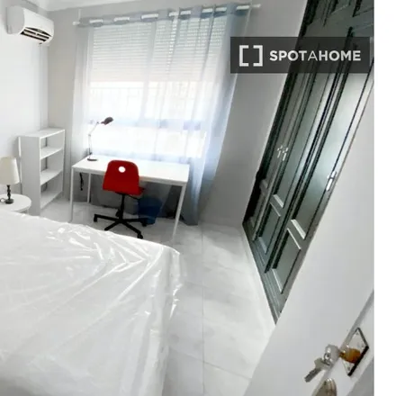 Rent this 4 bed room on Carrer del General San Martín in 46004 Valencia, Spain