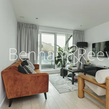 Rent this 2 bed apartment on Benham & Reeves in Kew Bridge Road, London
