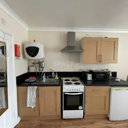 Rent this 1 bed apartment on 133 London Road in Reading, RG1 5DD