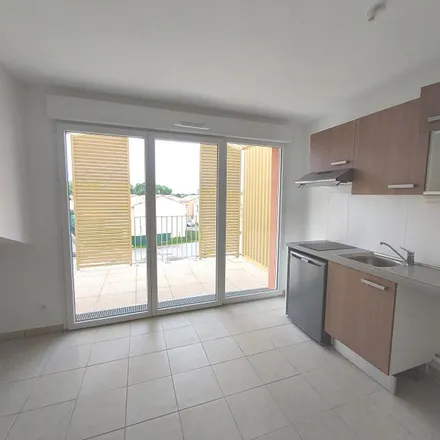 Rent this 2 bed apartment on 15 Route de Montaigut-sur-Save in 31700 Mondonville, France