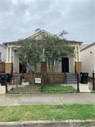 Rent this 3 bed house on 3424 Baronne Street in New Orleans, LA 70115