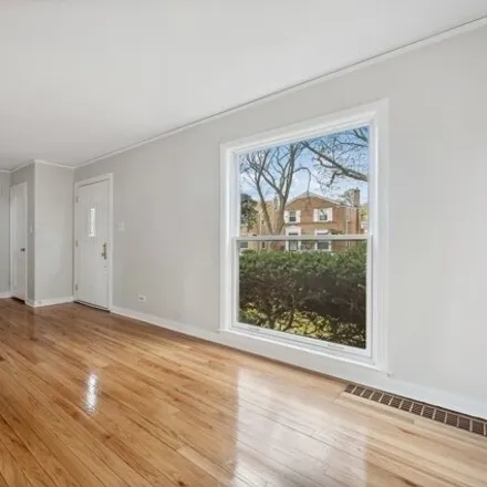 Image 4 - 1719 Leland Avenue, Evanston, IL 60201, USA - House for sale