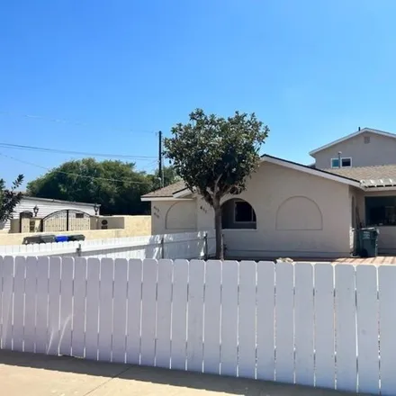 Image 2 - 411 8th Street, Imperial Beach, CA 91932, USA - House for sale
