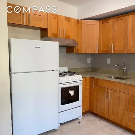 Rent this studio house on 33 Trumbull Place in New York, NY 10301