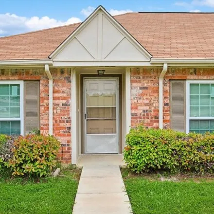 Image 4 - 87 West Mountain Creek Drive, Grand Prairie, TX 75052, USA - Townhouse for sale