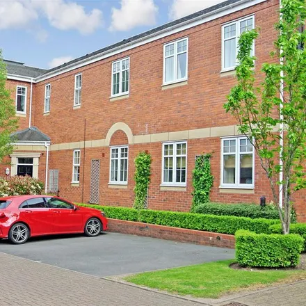 Image 1 - King Edwards Court, Dassett Close, Hatton Park, CV35 7SX, United Kingdom - Apartment for rent