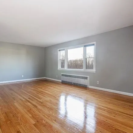 Rent this 3 bed apartment on 4 Livingston Street in East White Plains, Town/Village of Harrison