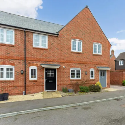 Buy this 3 bed duplex on Runnymede Drive in Odiham, RG29 1FQ