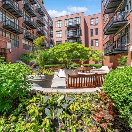 Buy this 1 bed condo on 310 West Kinzie Street in Chicago, IL 60654