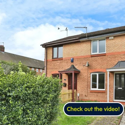 Buy this 2 bed townhouse on Lowdale Close in Hull, HU5 5DS