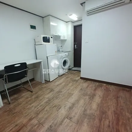 Rent this studio apartment on 서울특별시 관악구 봉천동 1518-6