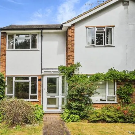 Buy this 1 bed duplex on Briar Close in West Byfleet, KT14 6QF