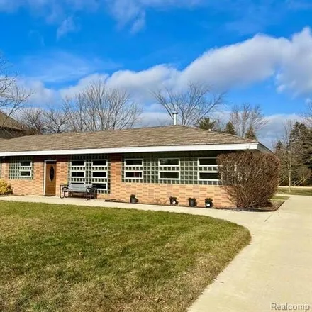 Buy this 3 bed house on 1601 Willowood Road in Rochester Hills, MI 48307