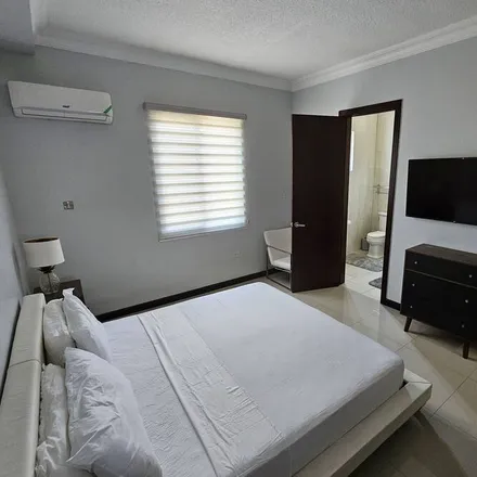 Rent this 2 bed apartment on Jamaica