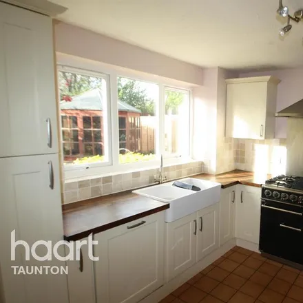 Image 2 - 56 Farriers Green, Taunton, TA2 8PR, United Kingdom - House for rent