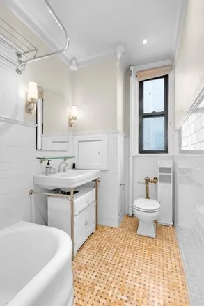 Image 6 - 212 East 48th Street, New York, NY 10017, USA - Apartment for sale