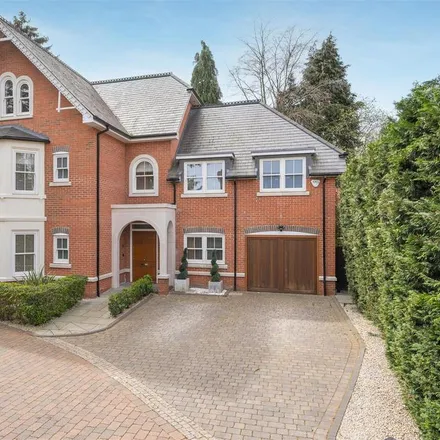 Rent this 5 bed house on Oakfield Farm in London Road, Ascot