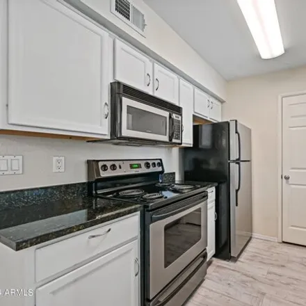 Image 8 - 2600 East Fairmount Avenue, Phoenix, AZ 85016, USA - Apartment for rent