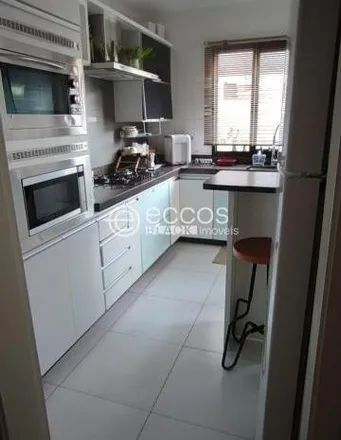 Rent this 3 bed apartment on Rua Virgílio de Melo Franco in Tabajaras, Uberlândia - MG