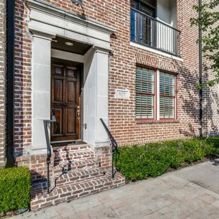 Buy this 3 bed house on 690 South César Chávez Boulevard in Dallas, TX 75201