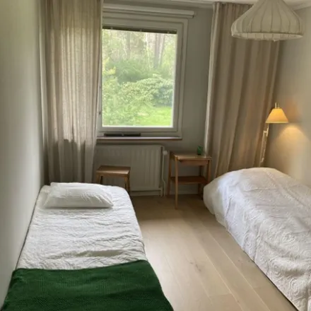 Rent this 4 bed apartment on Träringen 38D in 416 79 Gothenburg, Sweden