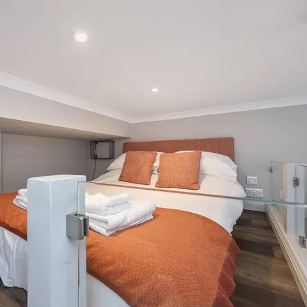 Rent this 1 bed apartment on London in W2 4HD, United Kingdom