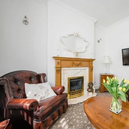 Image 4 - Clifton Crescent, Wigan, WN1 2LB, United Kingdom - House for sale