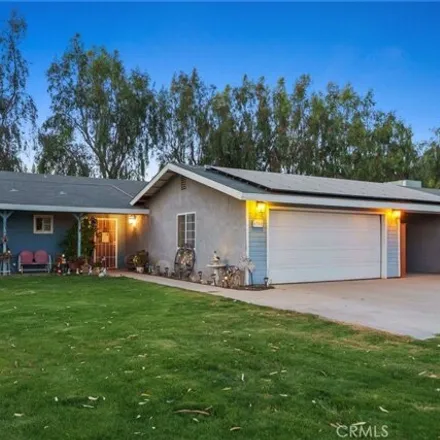 Buy this 3 bed house on 6310 Muller Rd in Bakersfield, California