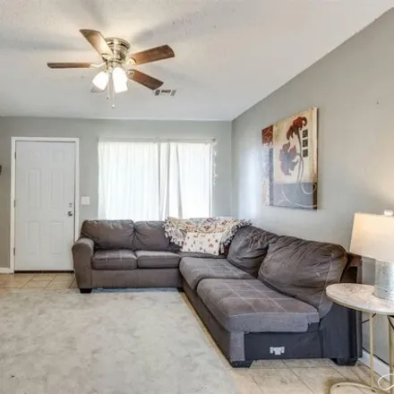 Image 2 - 9414 Northeast 14th Street, Midwest City, OK 73130, USA - House for sale