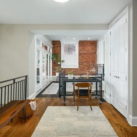 Image 3 - 911 Clinton Street, Philadelphia, PA 19107, USA - Condo for sale