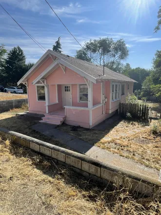 Buy this 5 bed house on 1881 Academy Avenue in Klamath Falls, OR 97601