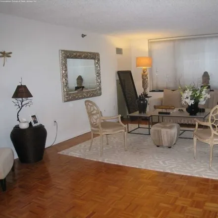 Image 5 - Plaza, Palisade Avenue, Fort Lee, NJ 07024, USA - Condo for rent