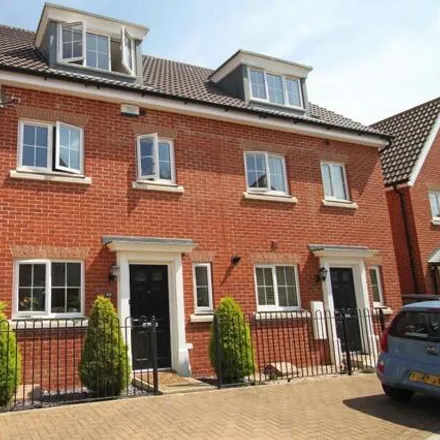 Rent this 4 bed townhouse on unnamed road in Red Lodge, IP28 8YH