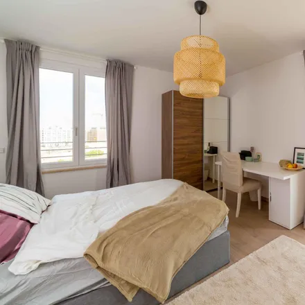 Rent this 4 bed room on Klara-Franke-Straße 12 in 10557 Berlin, Germany