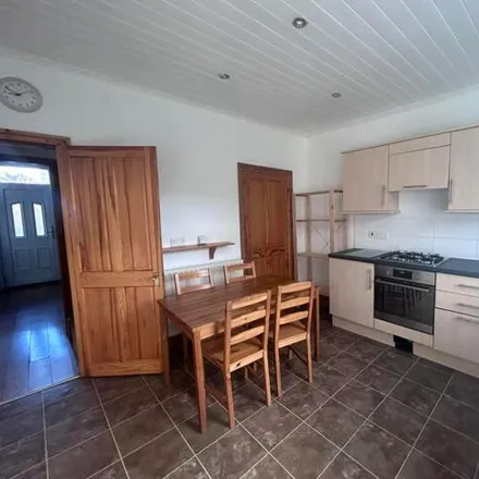 Rent this 3 bed townhouse on St Thomas Road in Sheffield, S10 1UX