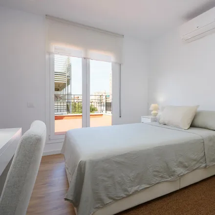 Rent this 3 bed apartment on Av. Pau Casals - Josep Pla in Avinguda de Pau Casals, 08901 l'Hospitalet de Llobregat