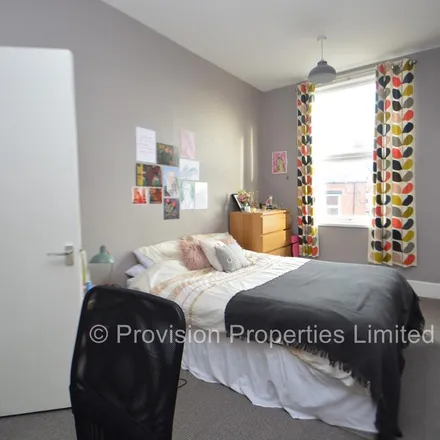 Image 9 - Delph Lane, Leeds, LS6 2HQ, United Kingdom - Townhouse for rent