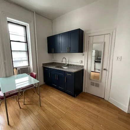 Image 4 - 228 Newark Avenue, Jersey City, NJ 07302, USA - Apartment for rent