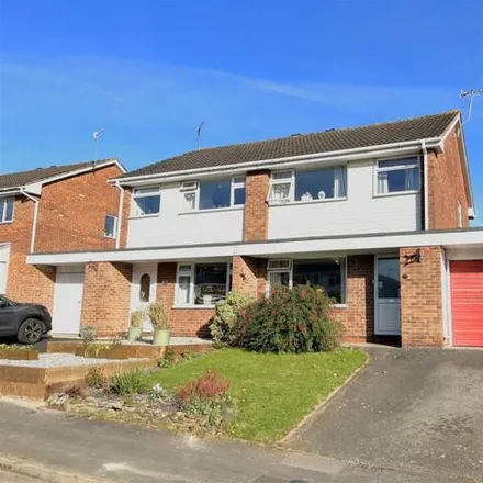 Buy this 3 bed duplex on Yardley Close in Warwick, CV34 5EX