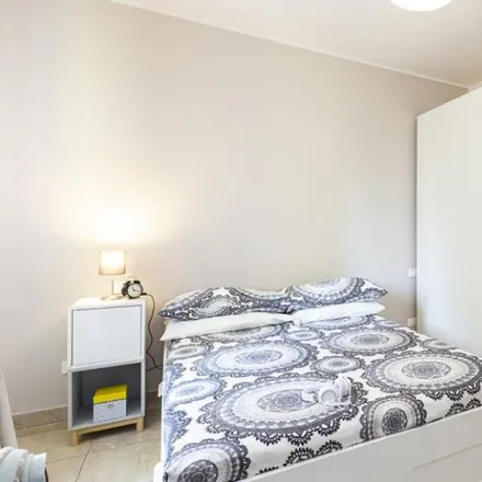 Rent this 2 bed room on Via Alessandro Astesani 21 in 20161 Milan MI, Italy